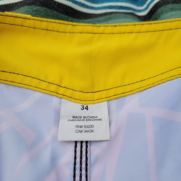 DC Boardshorts Size 34 - Picture 3 of 4
